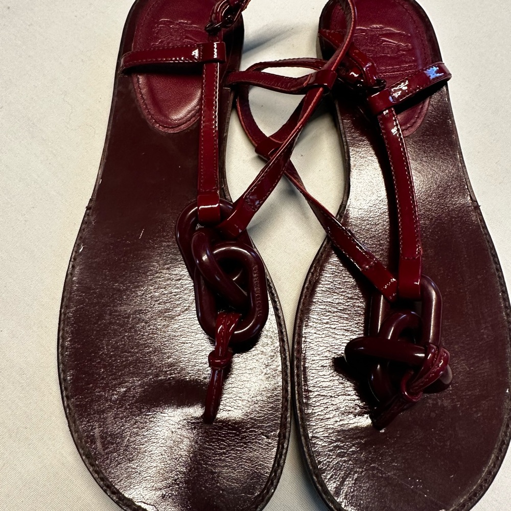 Burberry Patent Burgundy/Wine chain accent flat thong sandals Size 37.5